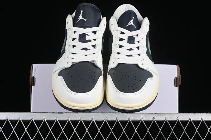 All categories Air Jordan Jordan series basketball shoes Air Jordan 1 Low G version pure original Air Jordan 1 Low AJ1 Joe 1 black and green low-bang cultural casual sneakers DC0774-001